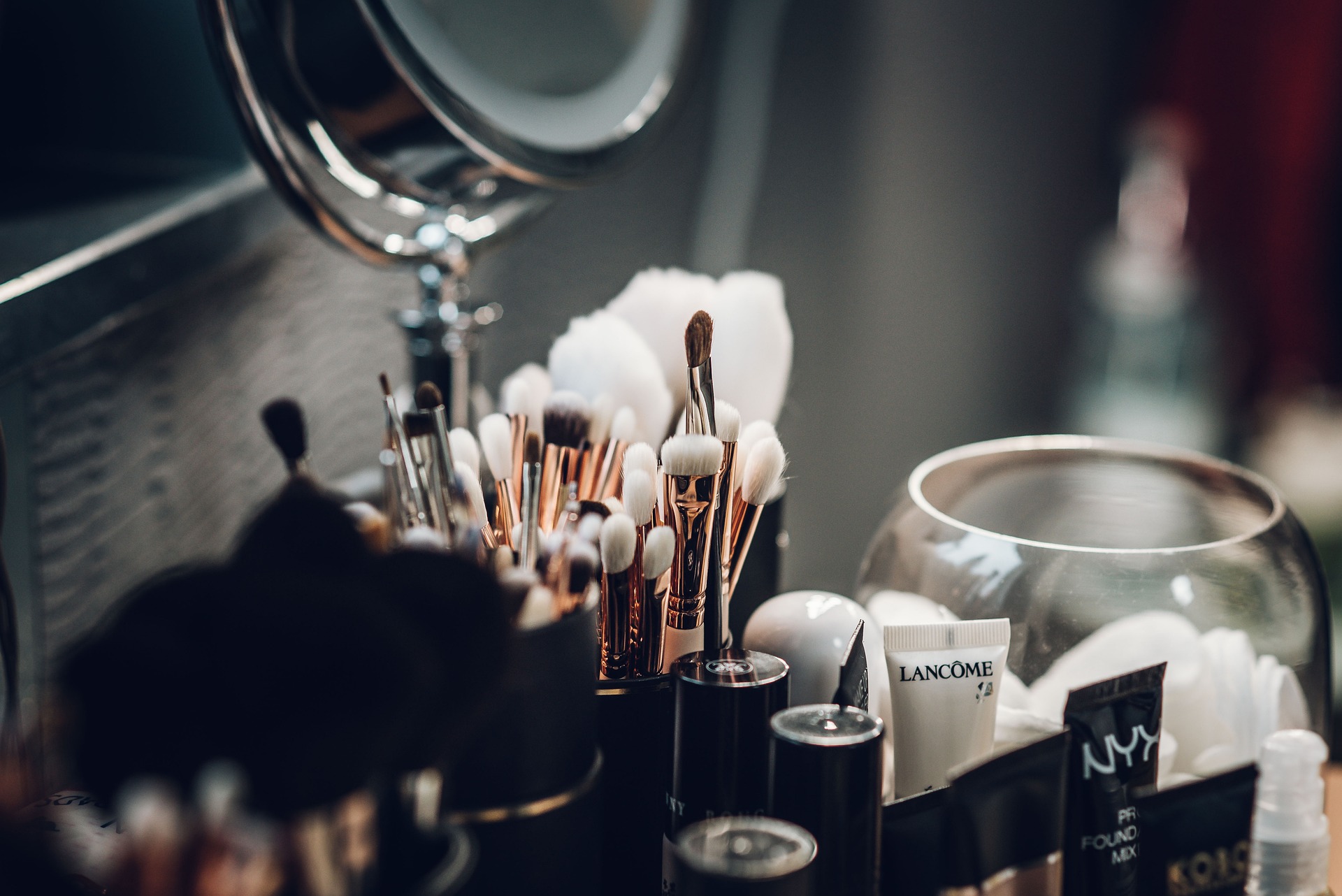 makeup-3081015_1920